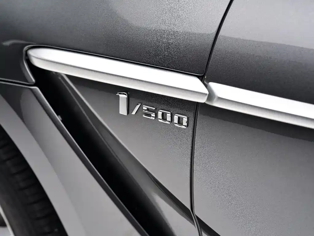 Aston Martin DBX 2020