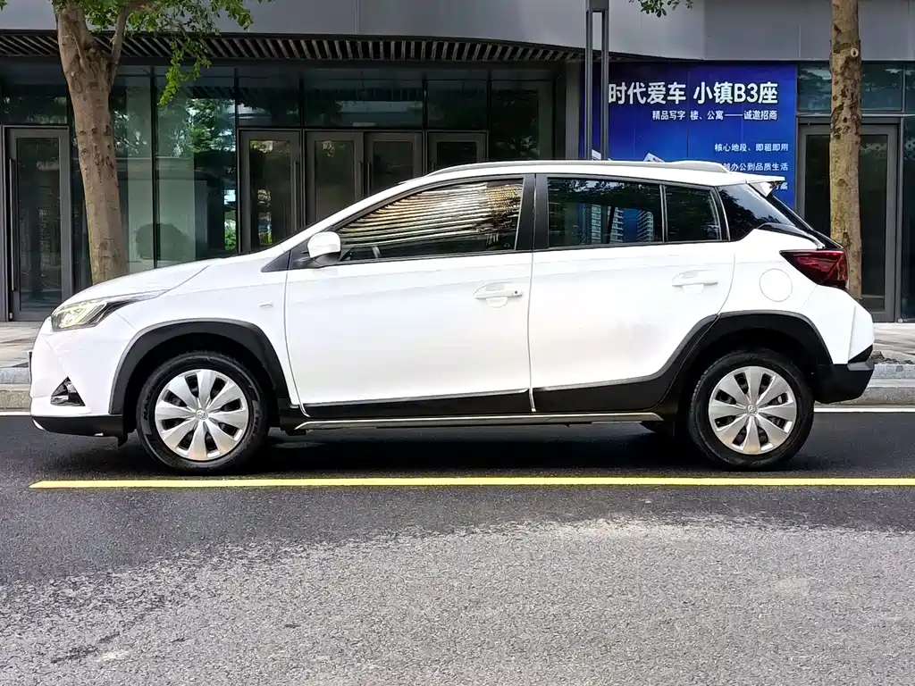 Toyota Yaris L 2020 — фото 16