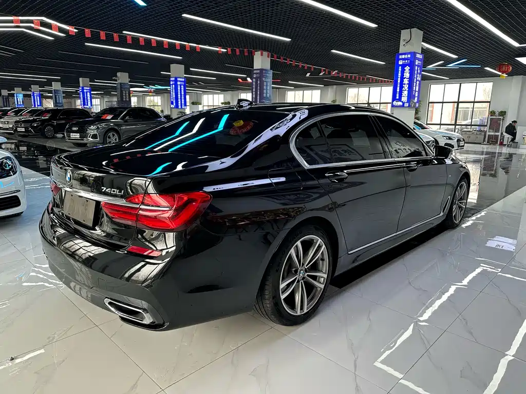 BMW 7 Series 2018 — фото 9