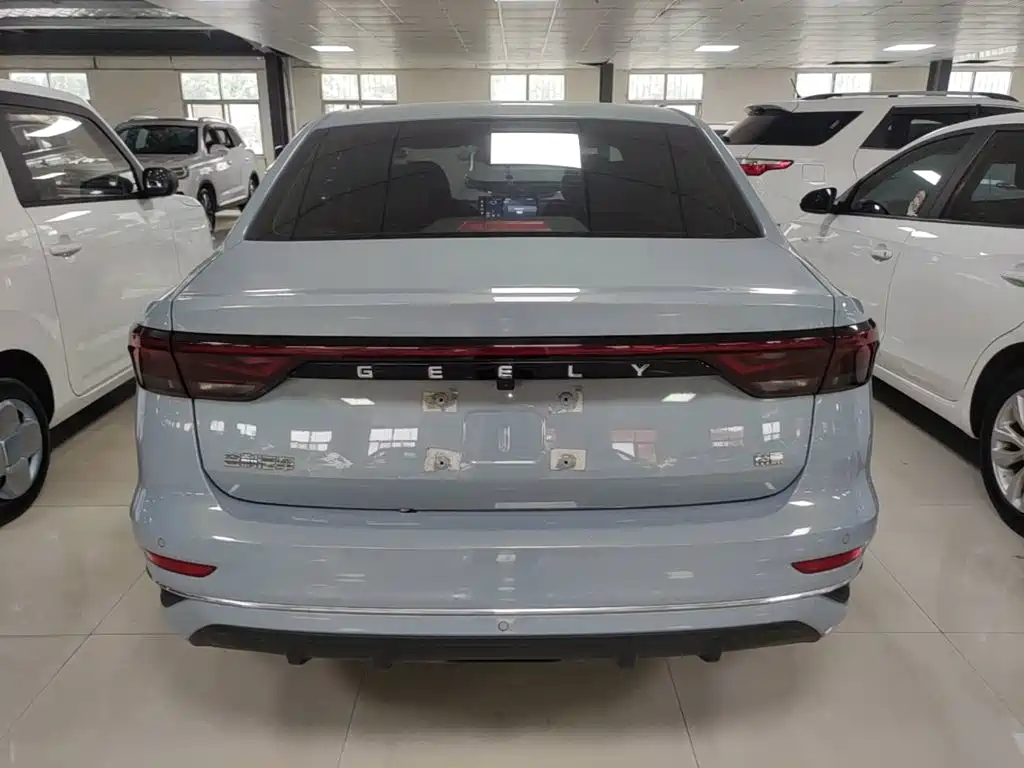 Geely Emgrand 2023