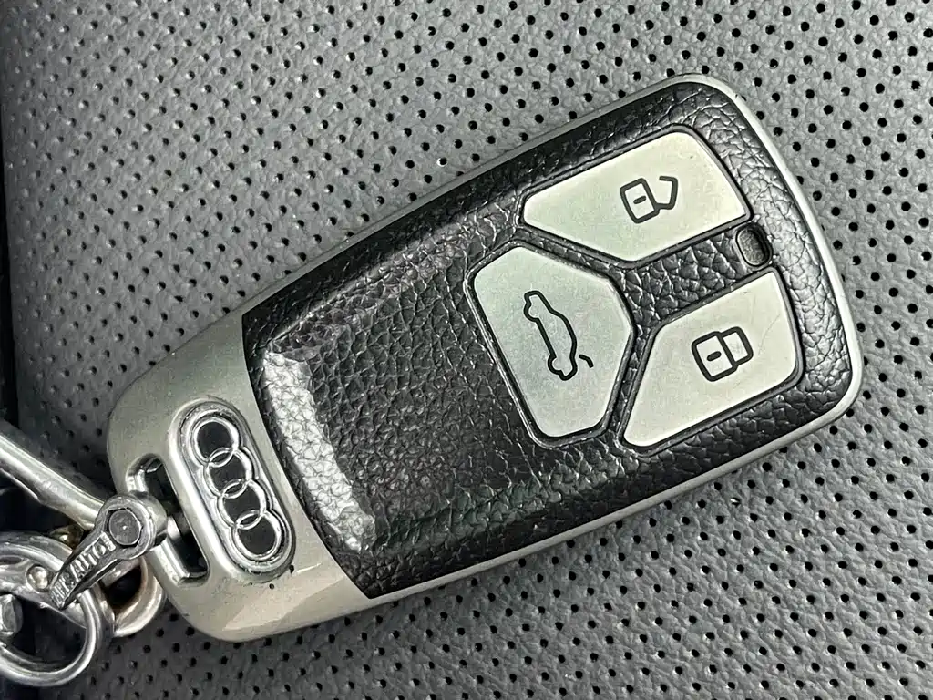 Audi A4L 2023 — фото 15