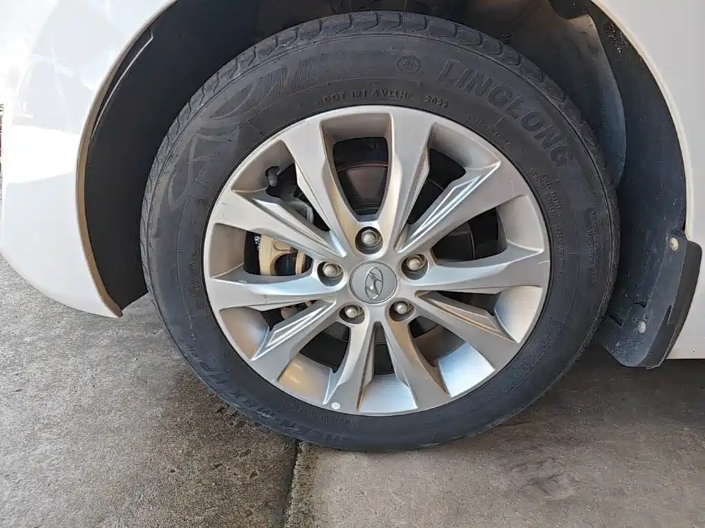 Hyundai Elantra Langdong 2018 — фото 23