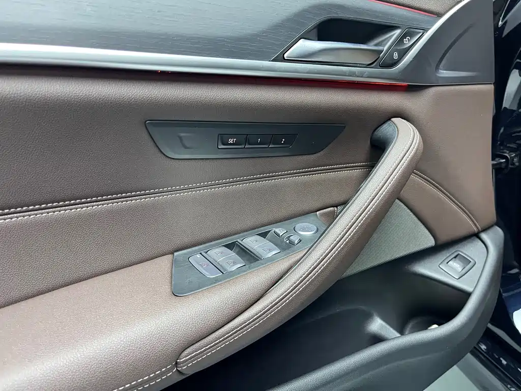 BMW 5 Series 2022 — фото 11
