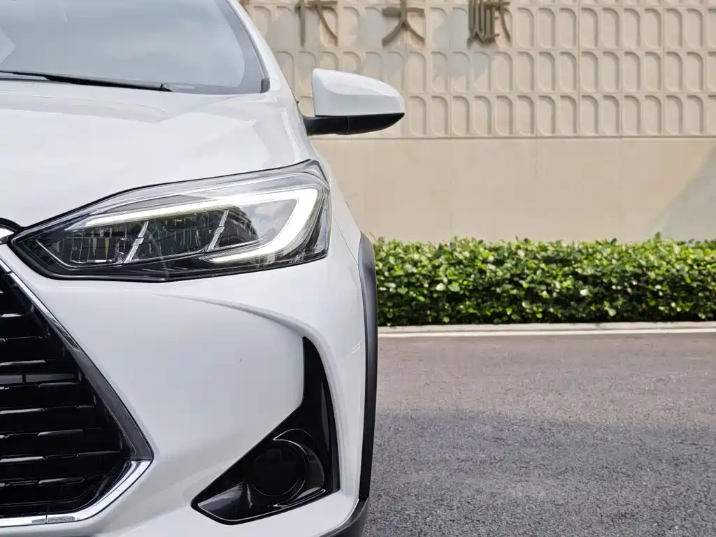 Toyota Yaris L 2020 — фото 16