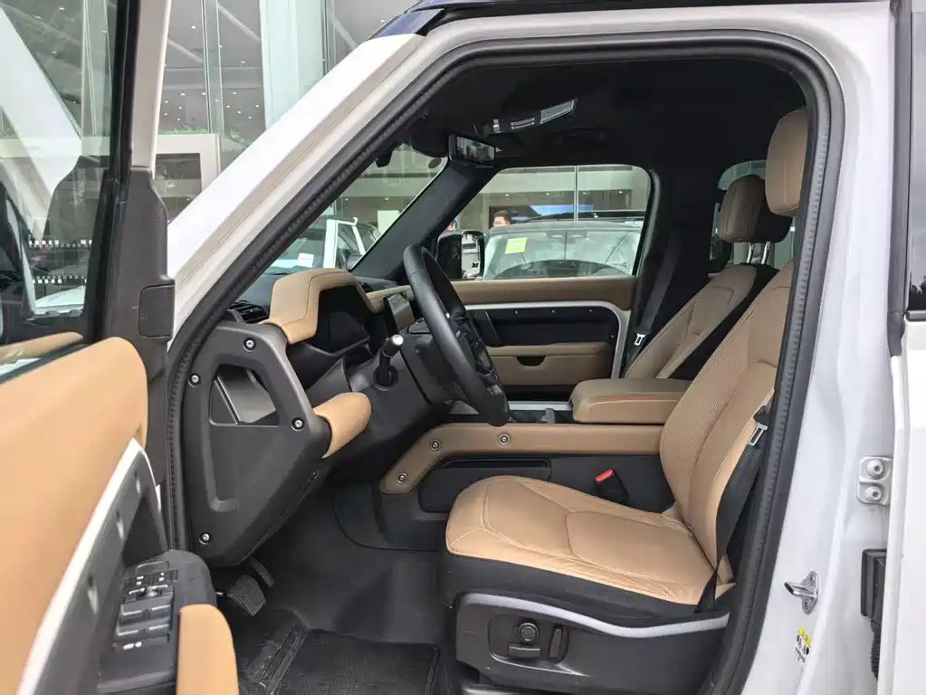 Land Rover Defender 2025