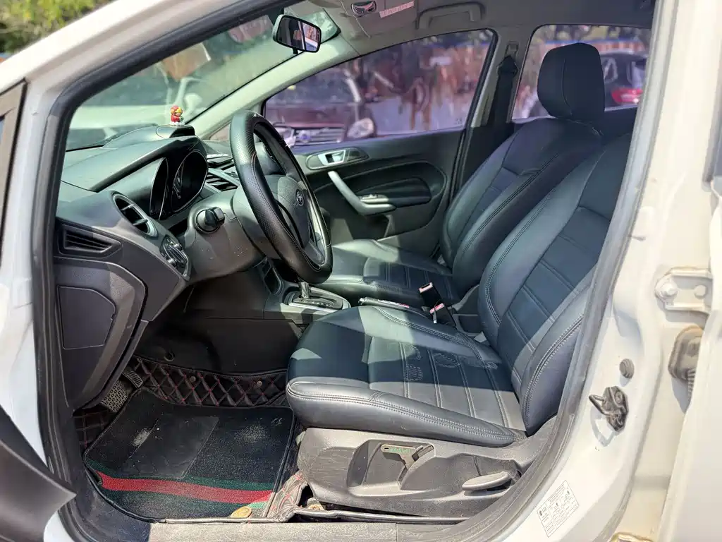 Ford Fiesta 2014 — фото 10