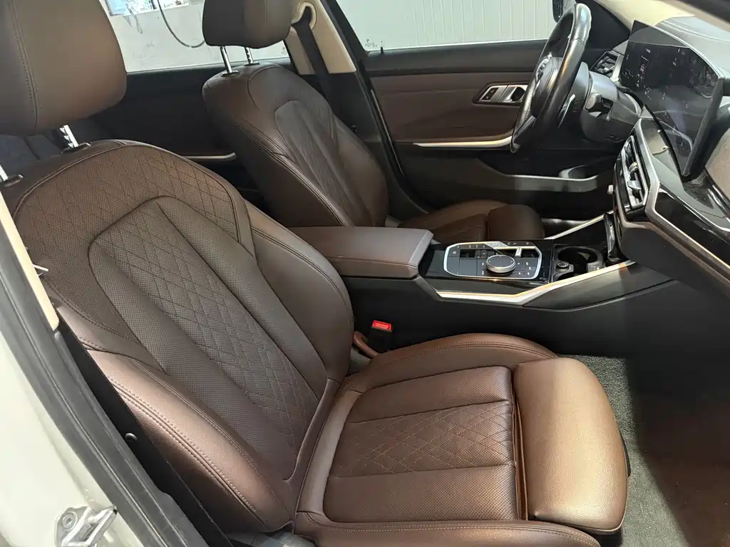 BMW 3 Series 2023 — фото 17