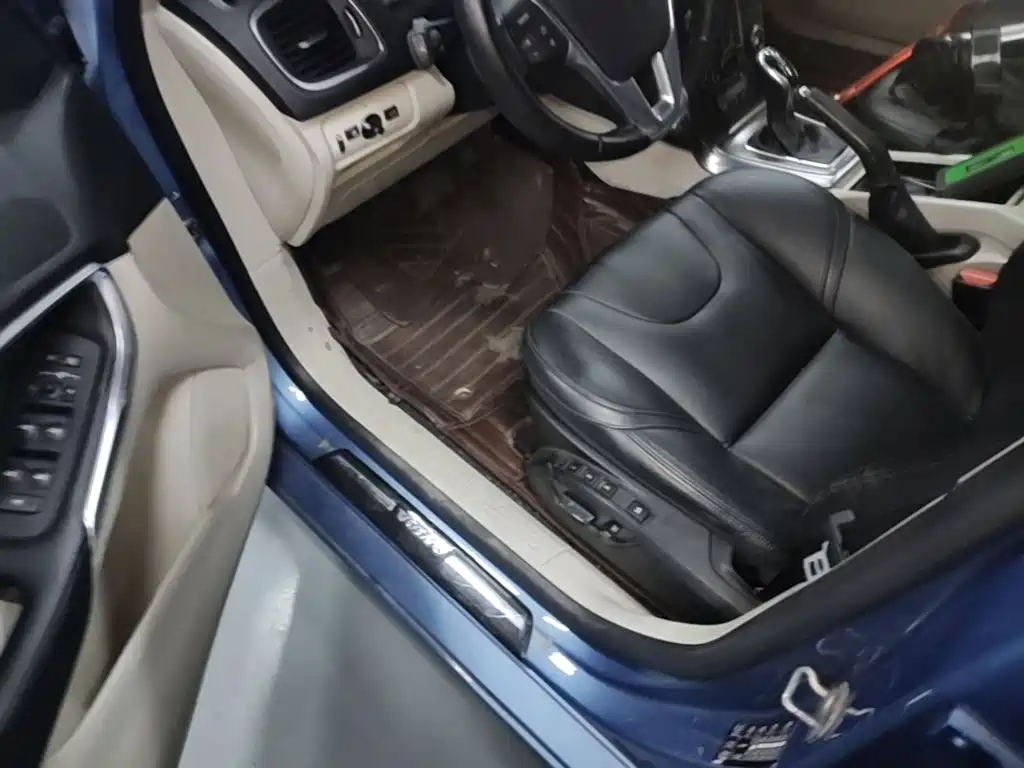 Volvo V40 2016 — фото 16