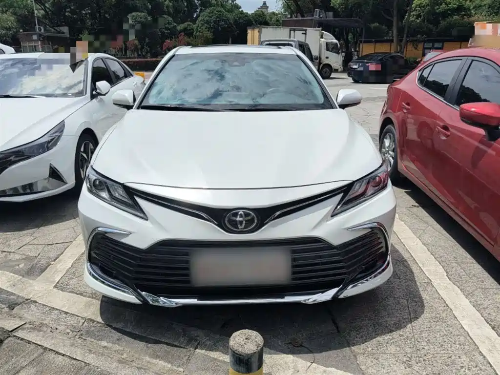 Toyota Camry 2023 — фото 4