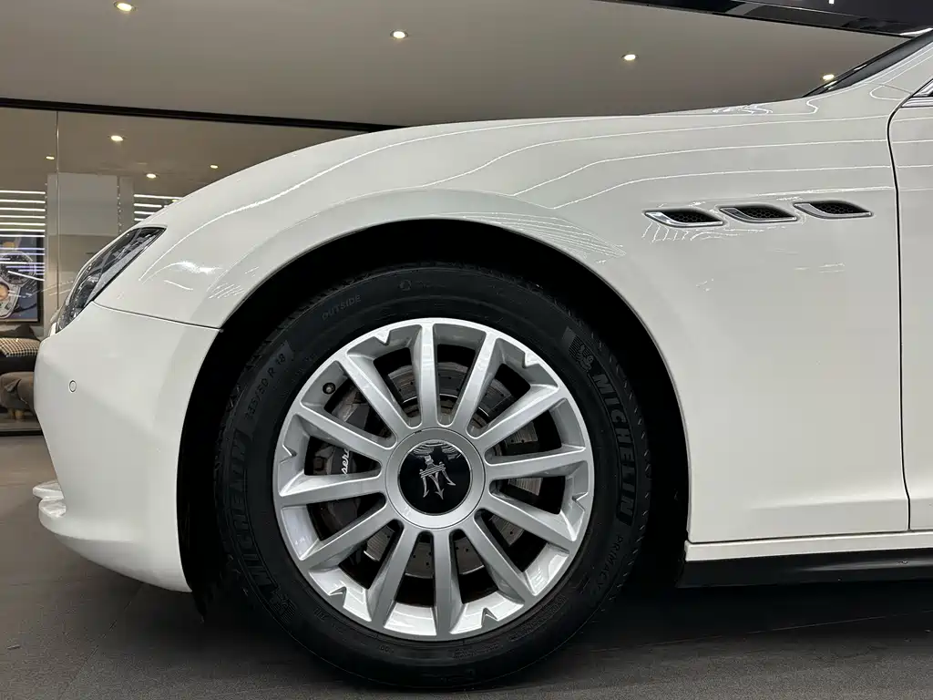 Maserati Ghibli 2015 — фото 20