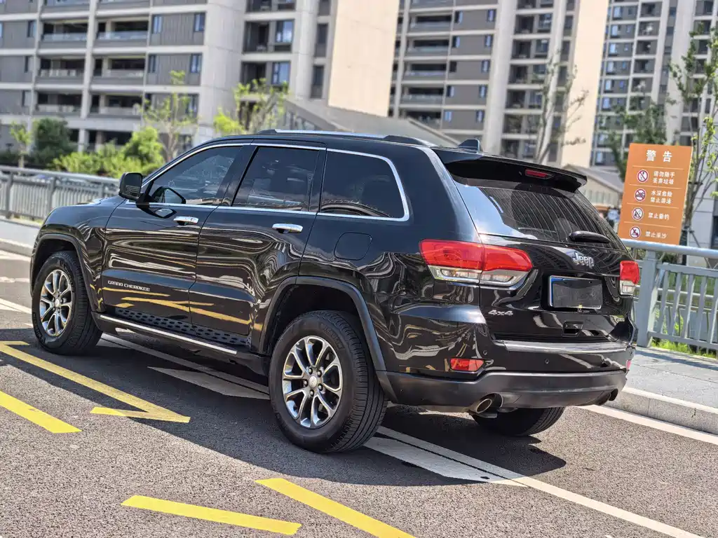 Jeep Grand Cherokee 2015 — фото 5