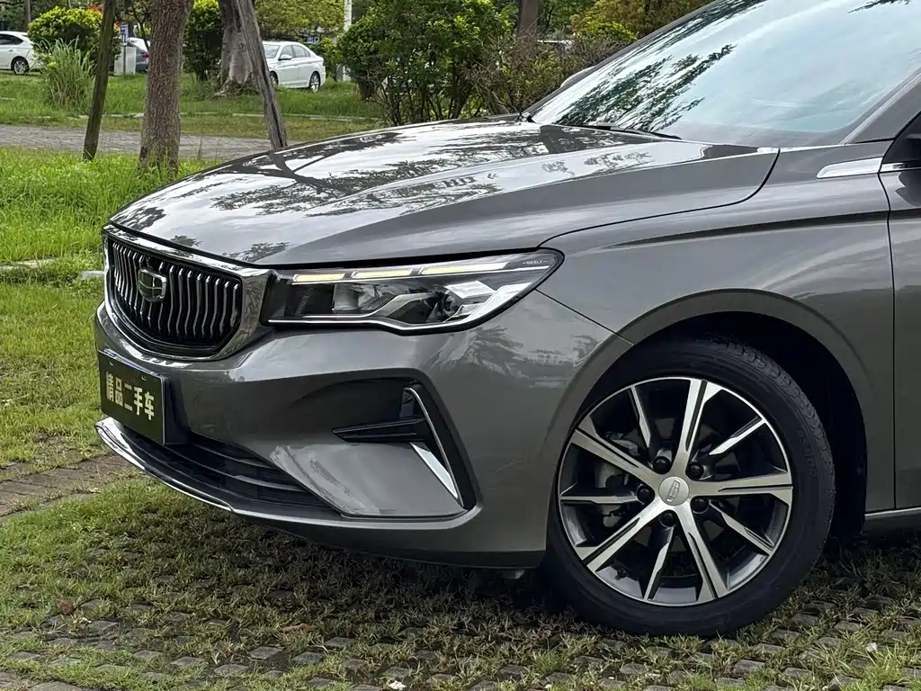 Geely Emgrand 2022