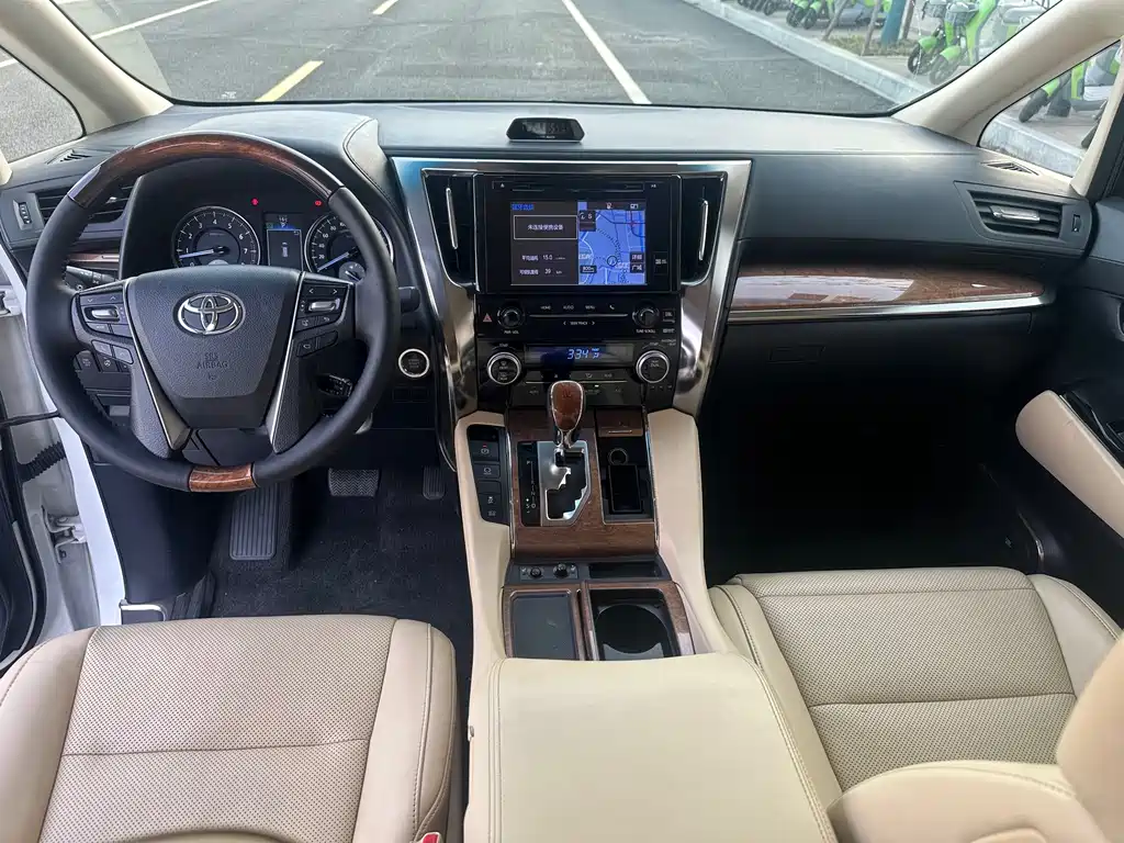 Toyota Alphard 2017 — фото 4