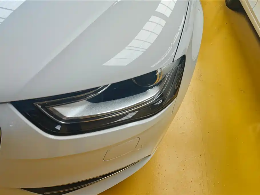 Audi A4L 2016