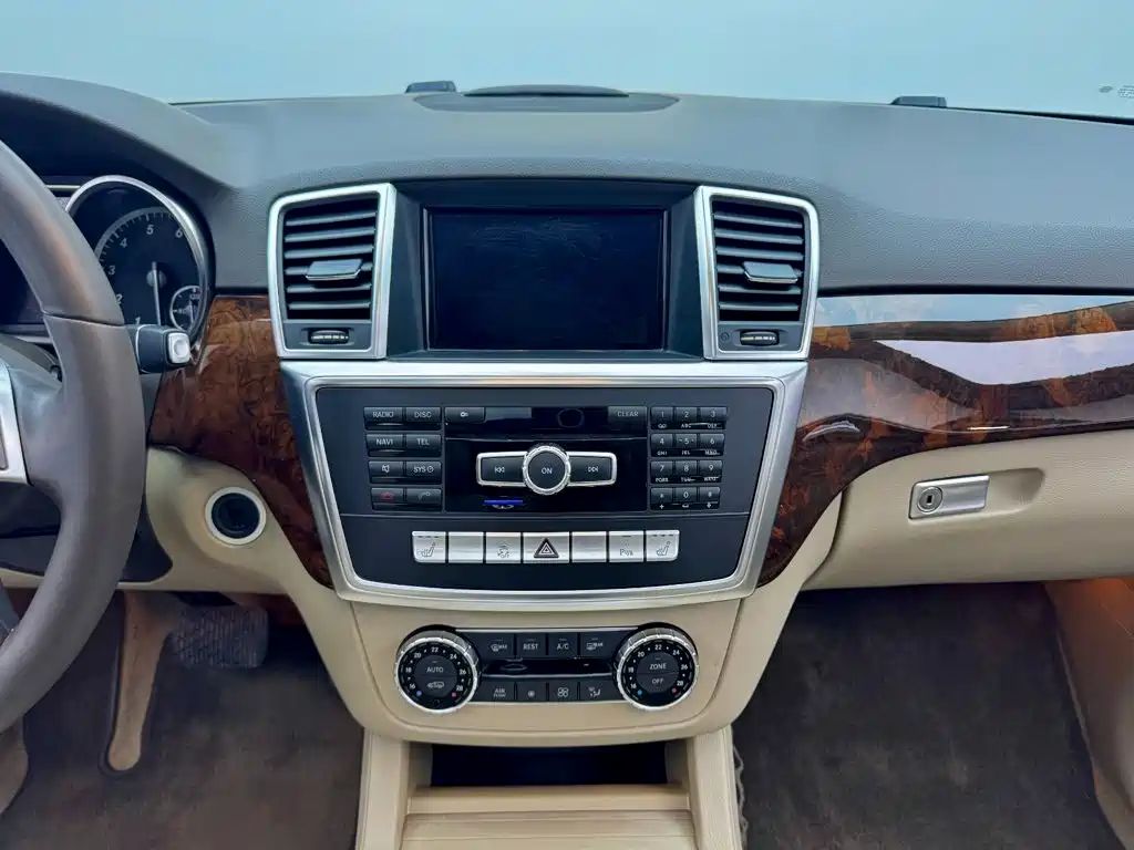 Mercedes-Benz M-Class 2012 — фото 12