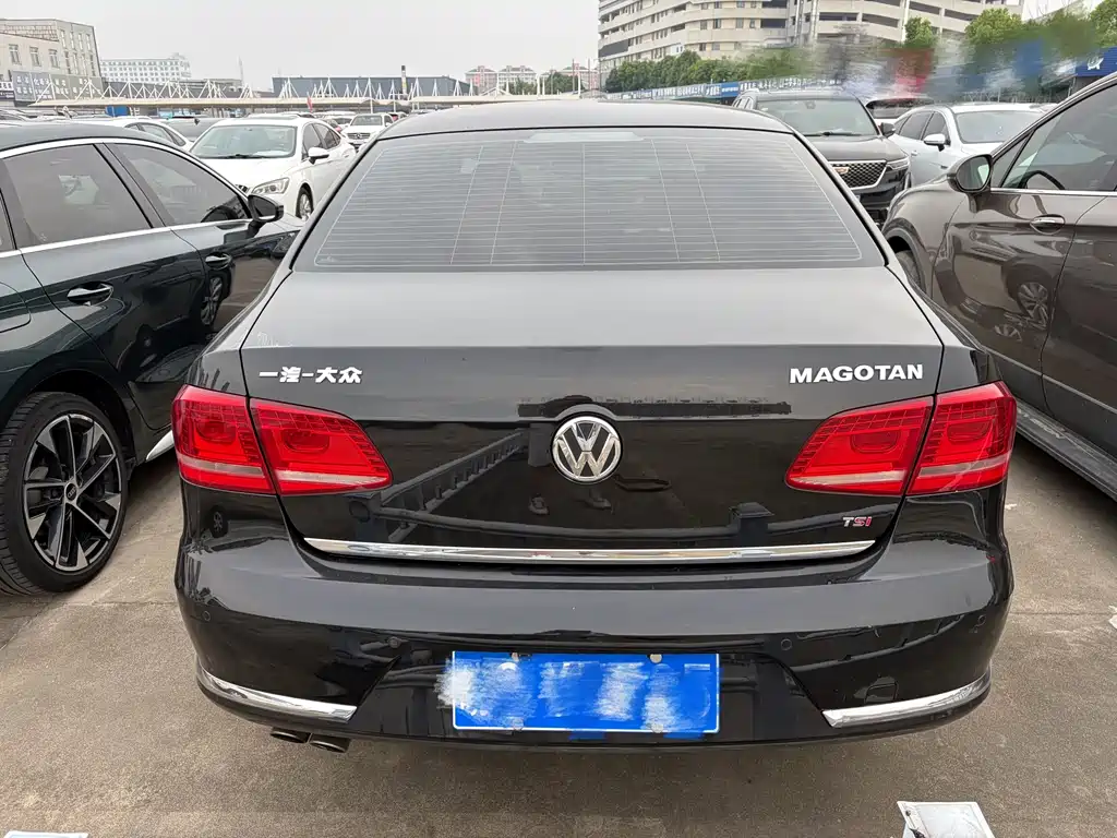 Volkswagen Magotan 2016