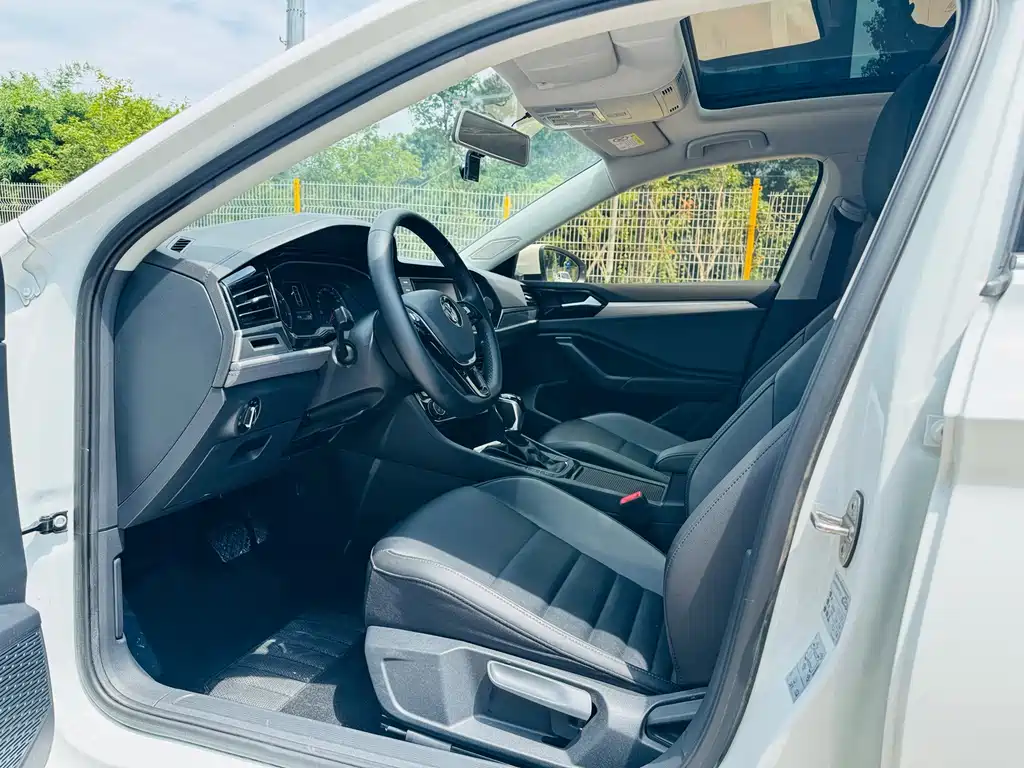 Volkswagen Sagitar 2020