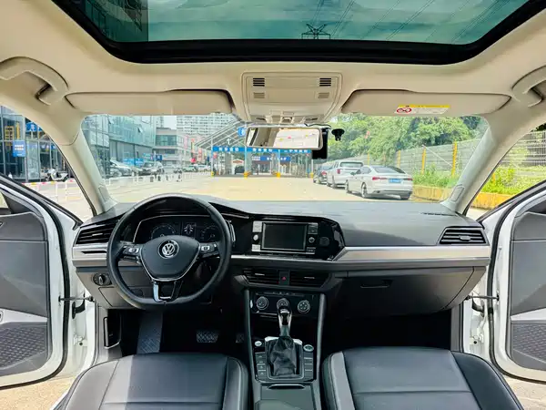 Volkswagen Sagitar 2020