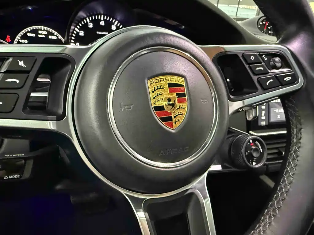 Porsche Cayenne 2019 — фото 19