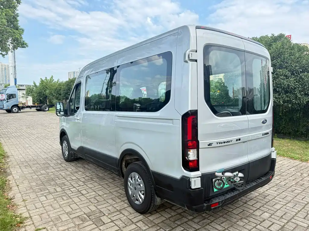 Ford E-Transit 2023 — фото 9