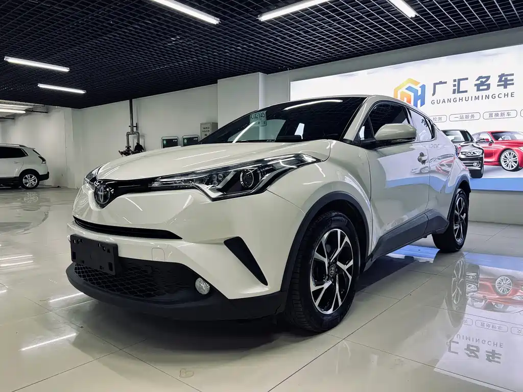 Toyota C-HR 2021 — фото 1
