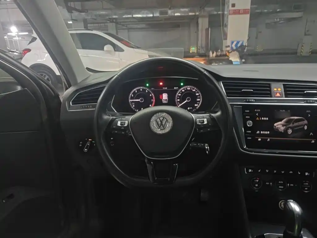 Volkswagen Tiguan 2018 — фото 11