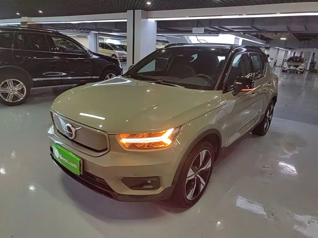 Volvo XC40 New Energy 2021 — фото 1