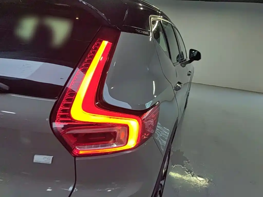 Volvo XC40 New Energy 2021 — фото 8