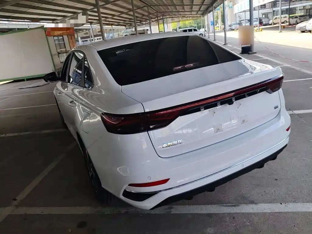 Geely Emgrand 2025
