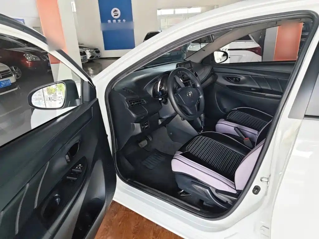 Toyota Yaris L 2021 — фото 16