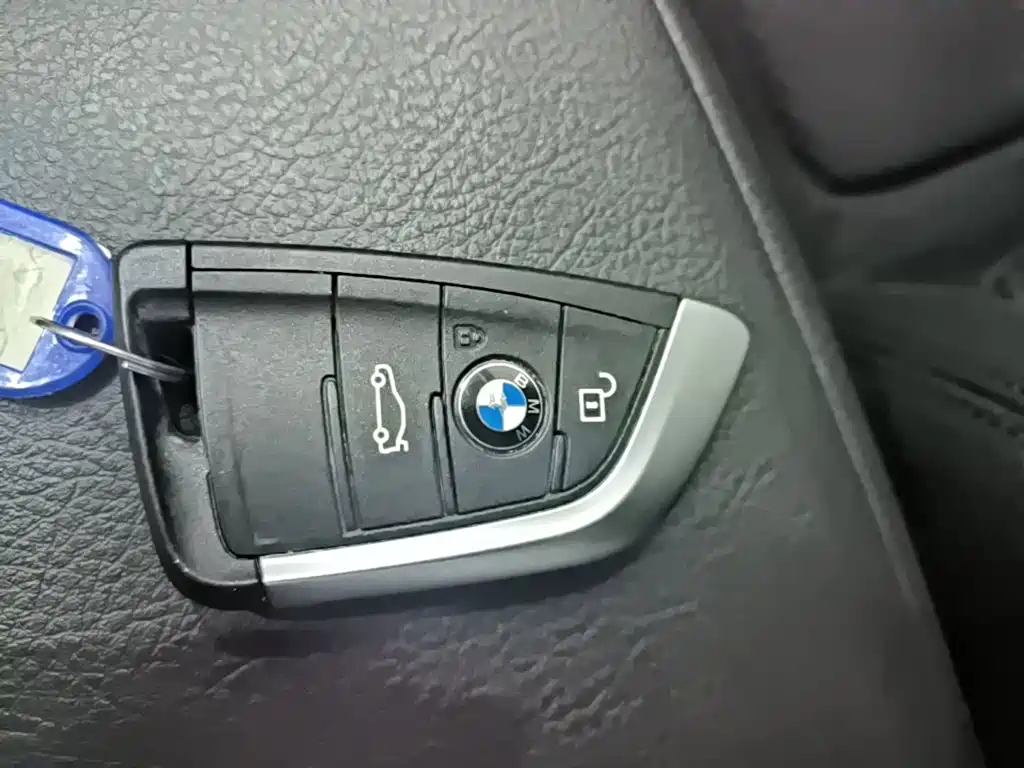 BMW 1 Series 2017 — фото 9