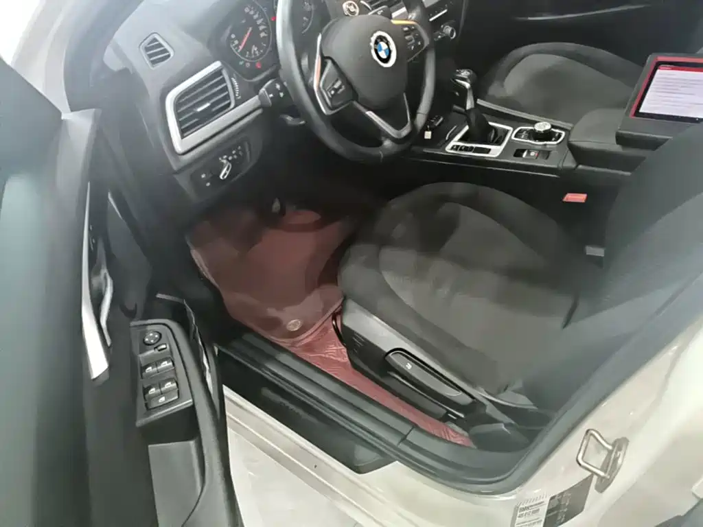 BMW 1 Series 2017 — фото 16