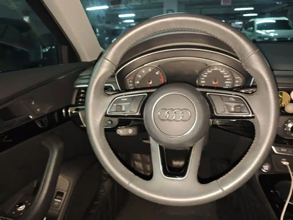 Audi A4L 2019