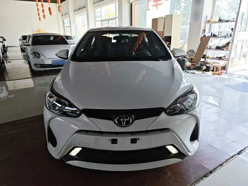 Toyota Yaris L 2021