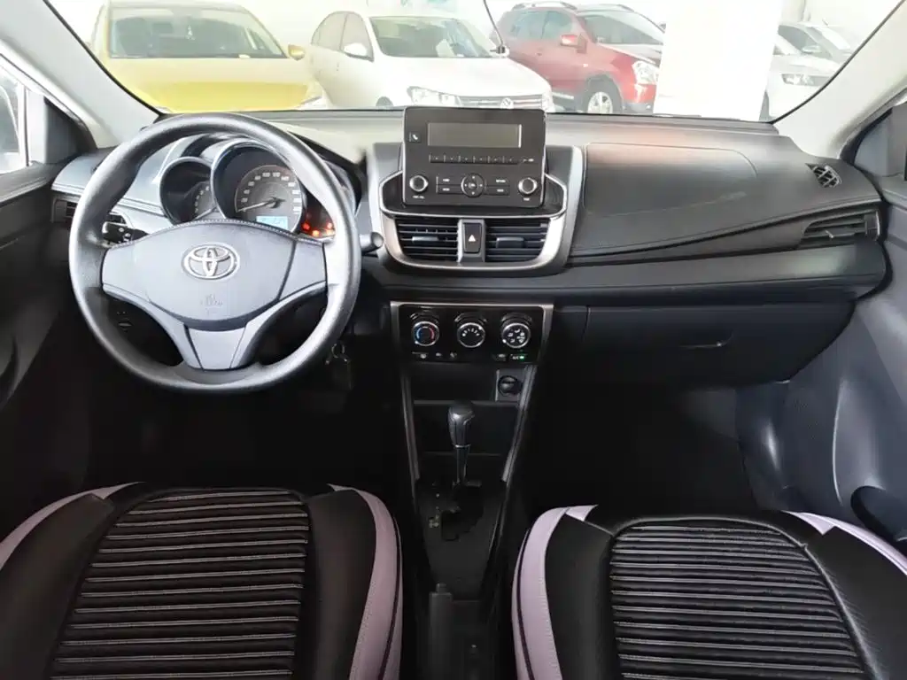 Toyota Yaris L 2021 — фото 10