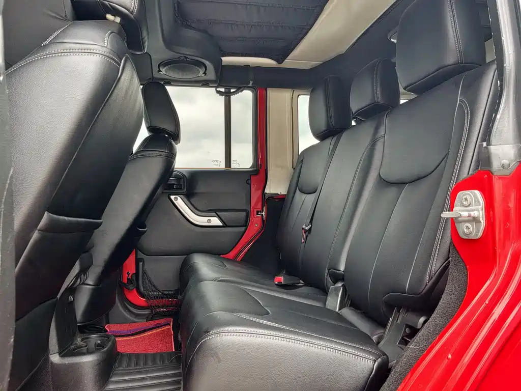 Jeep Wrangler 2016 — фото 15