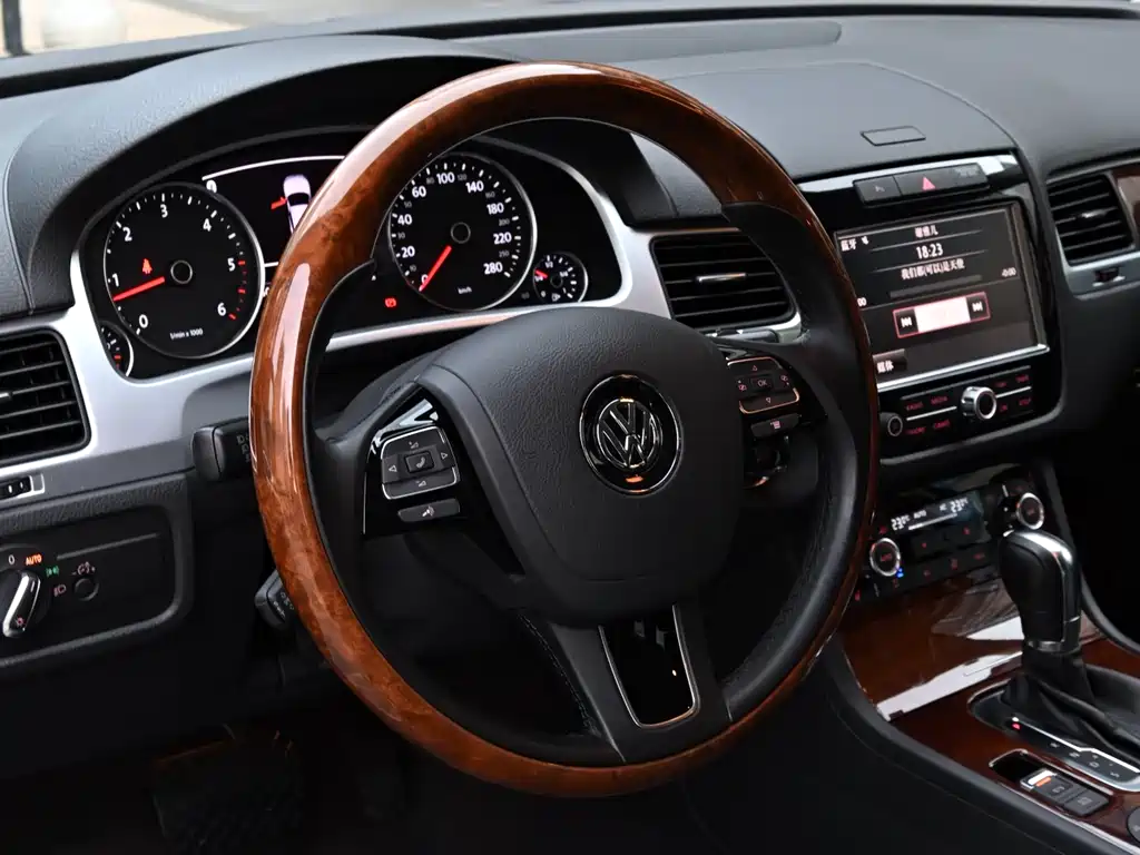 Volkswagen Touareg 2010 — фото 17
