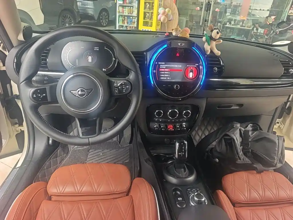 MINI Clubman 2023 — фото 10