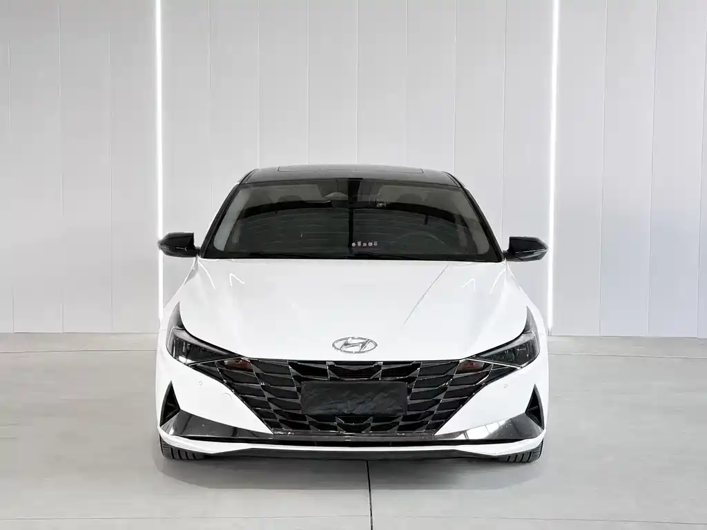 Hyundai Elantra 2022