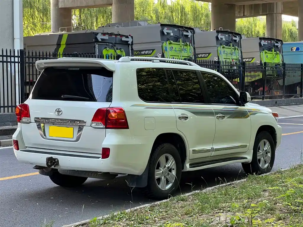 Toyota Land Cruiser 2015 — фото 3
