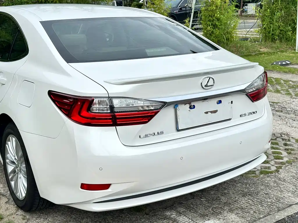 Lexus ES 2017 — фото 17