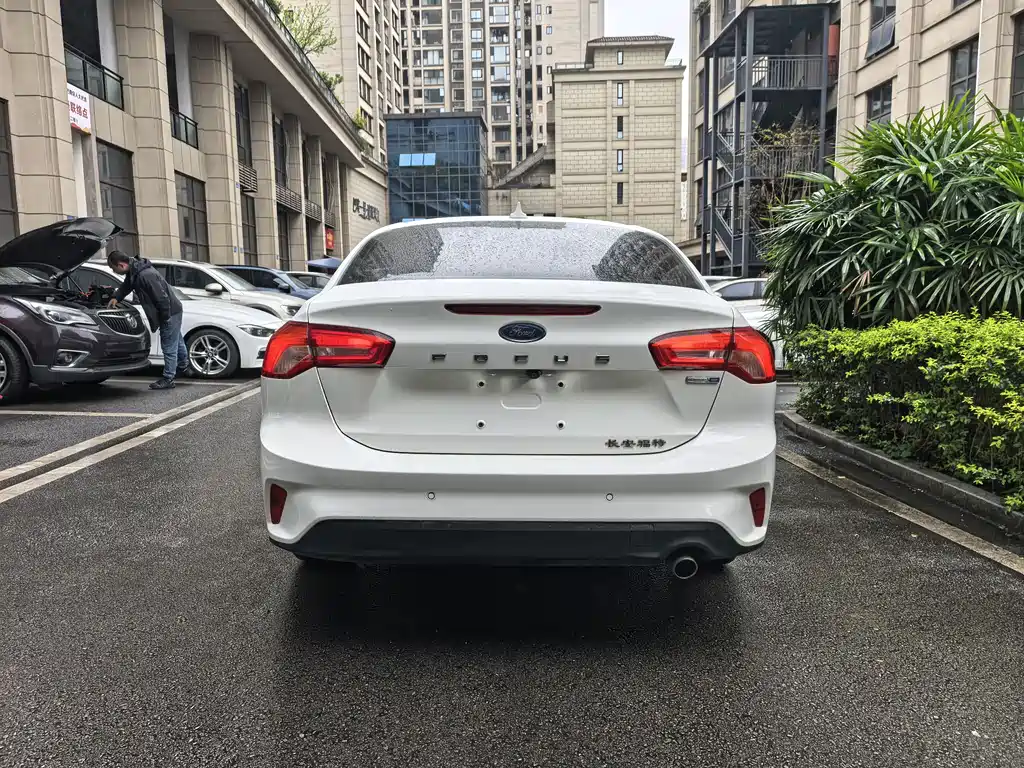Ford Focus 2019 — фото 11