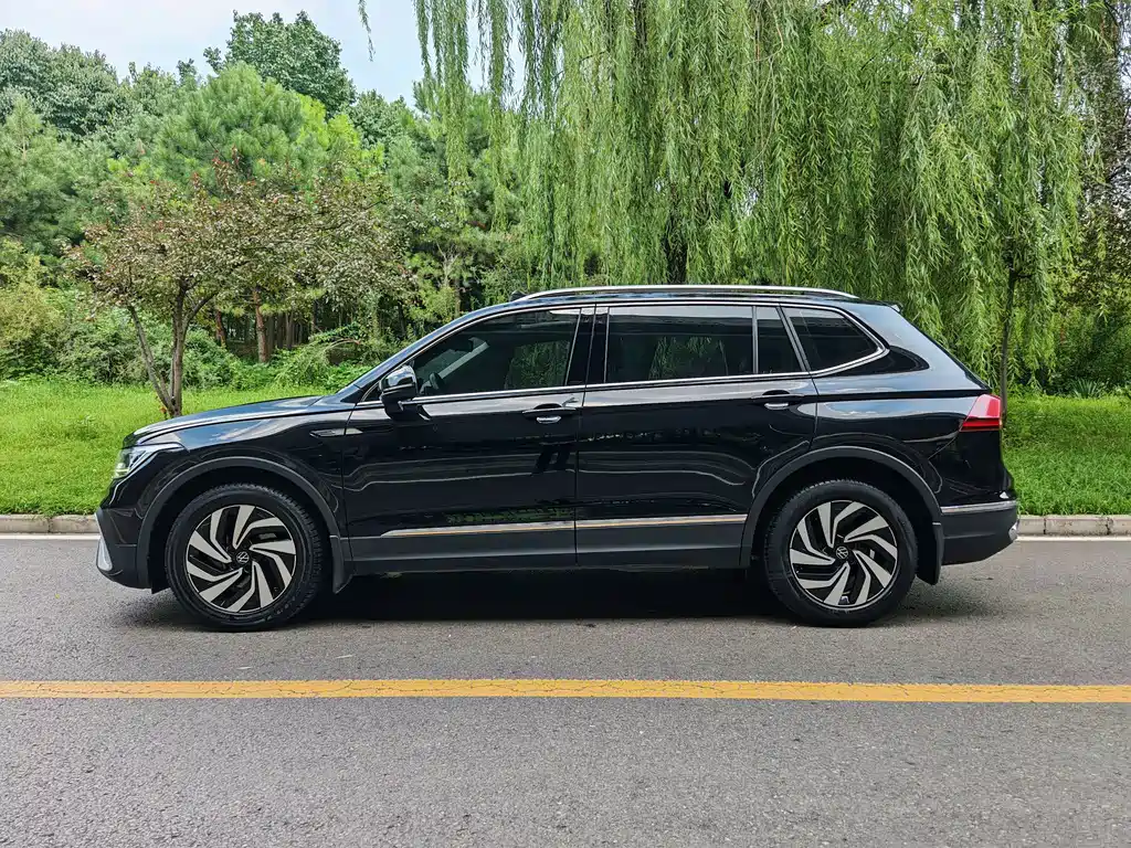 Volkswagen Tiguan L 2021 — фото 12