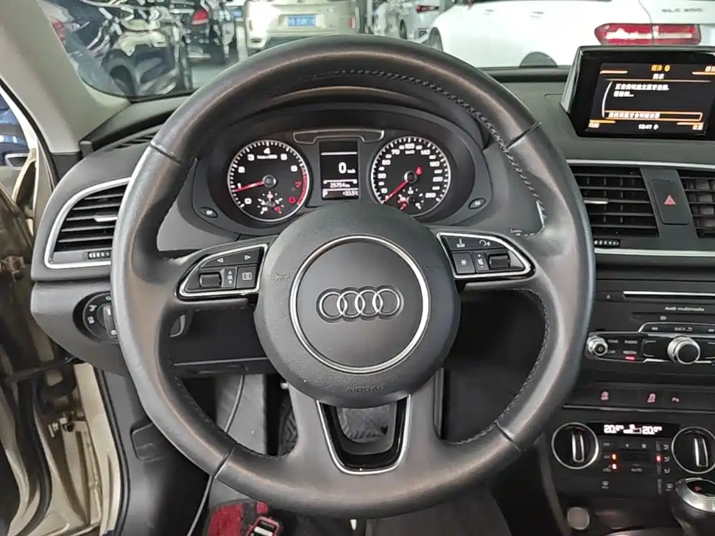 Audi Q3 2018 — фото 11