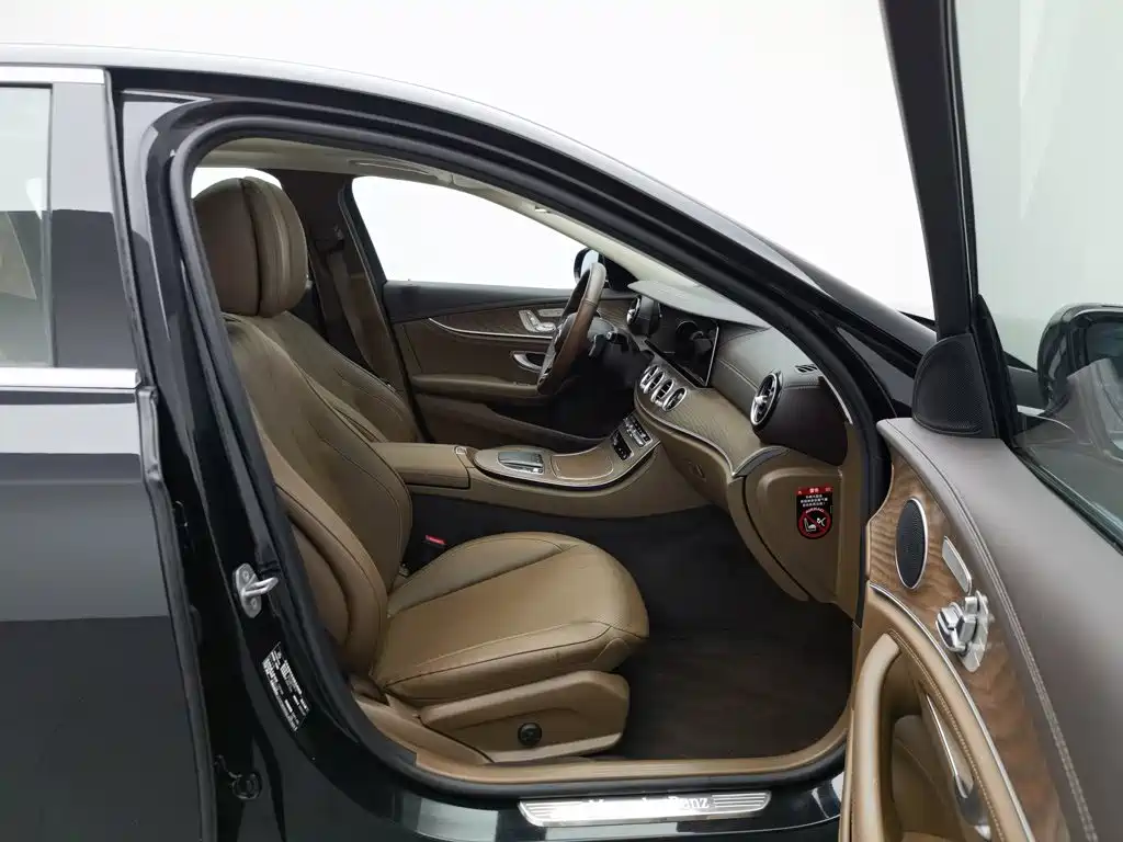 Mercedes-Benz E-Class 2022 — фото 23