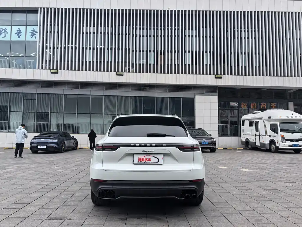 Porsche Cayenne 2018 — фото 19