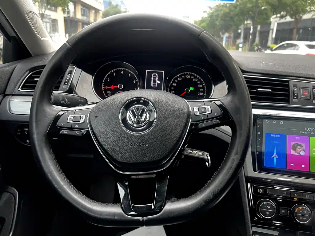 Volkswagen Lamando 2015 — фото 12
