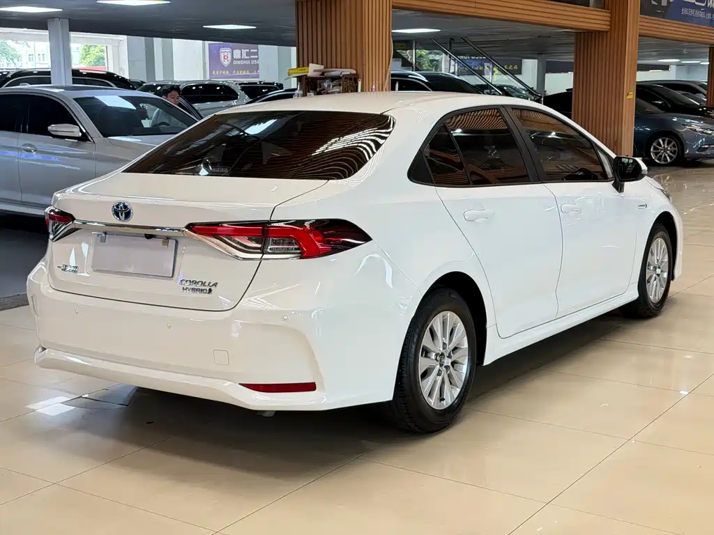 Toyota Corolla 2023 — фото 17