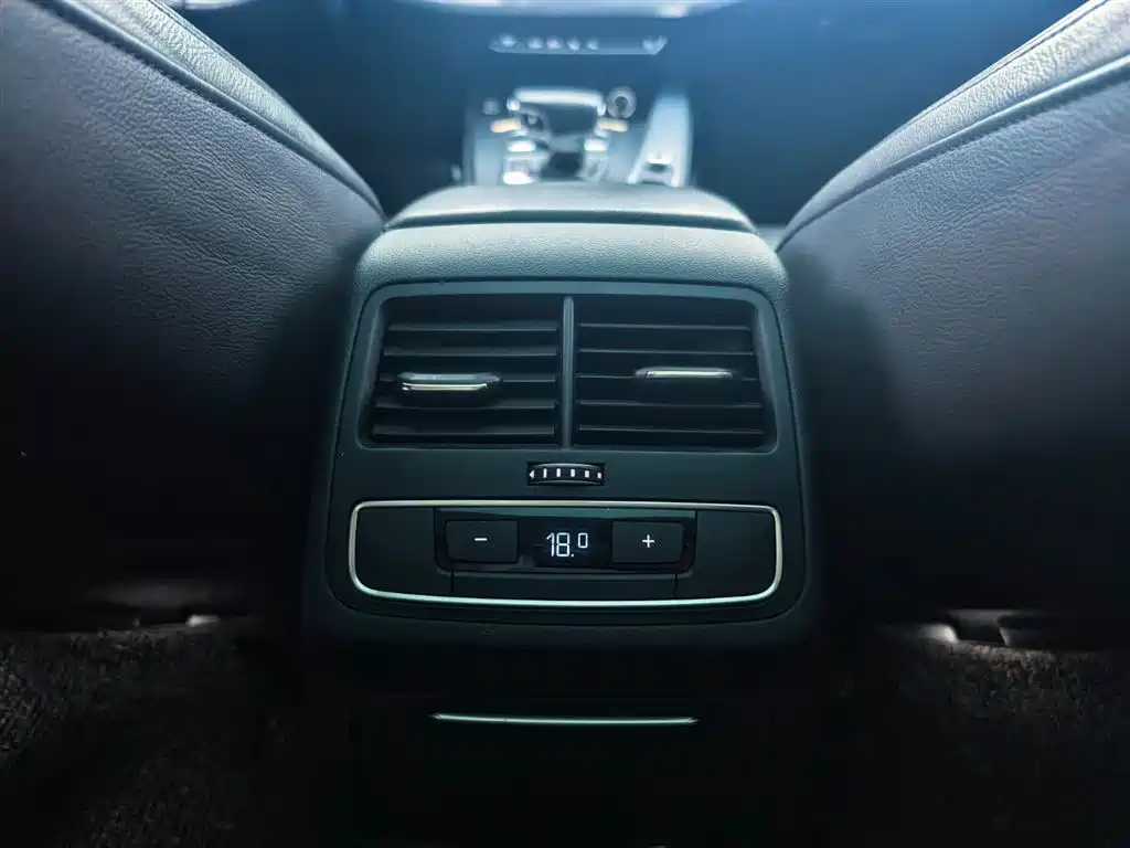Audi A4L 2019 — фото 12