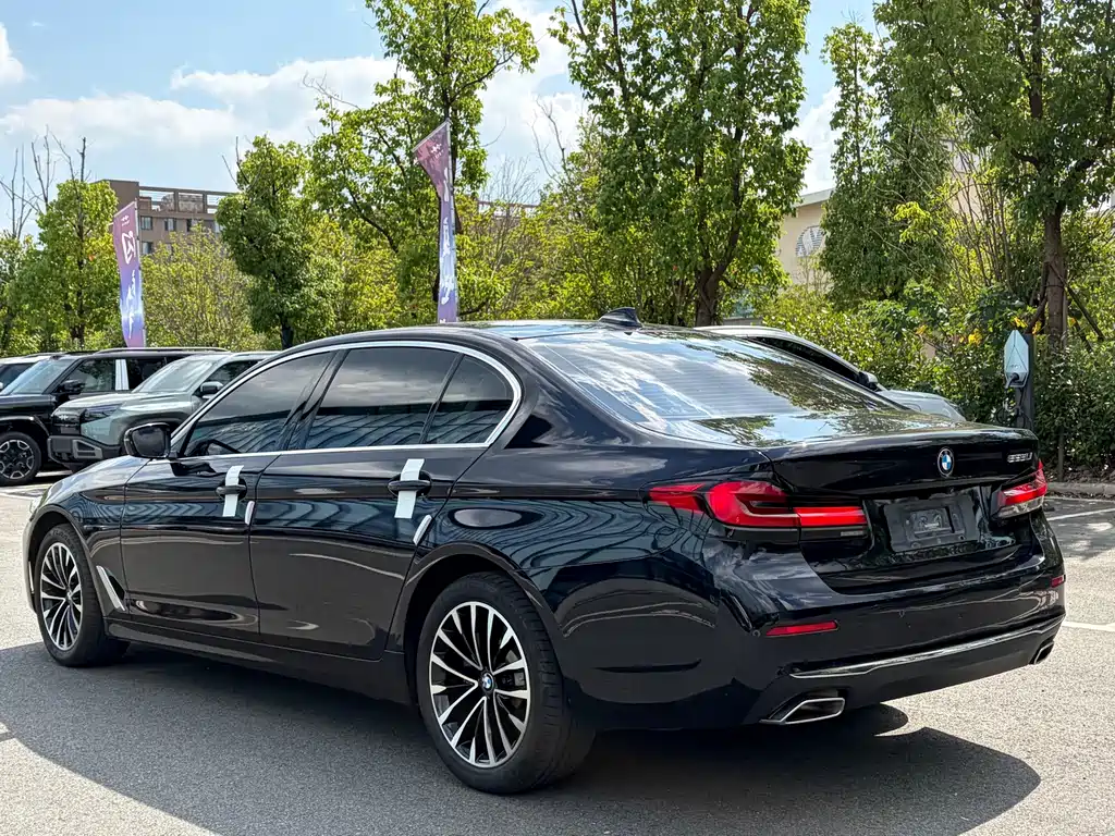 BMW 5 Series 2022 — фото 16